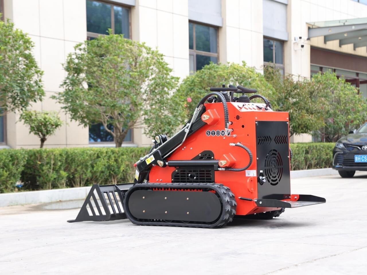 Rock Bucket Attachment for TYPHON Mini Skid Steer Loader USA - Image 2