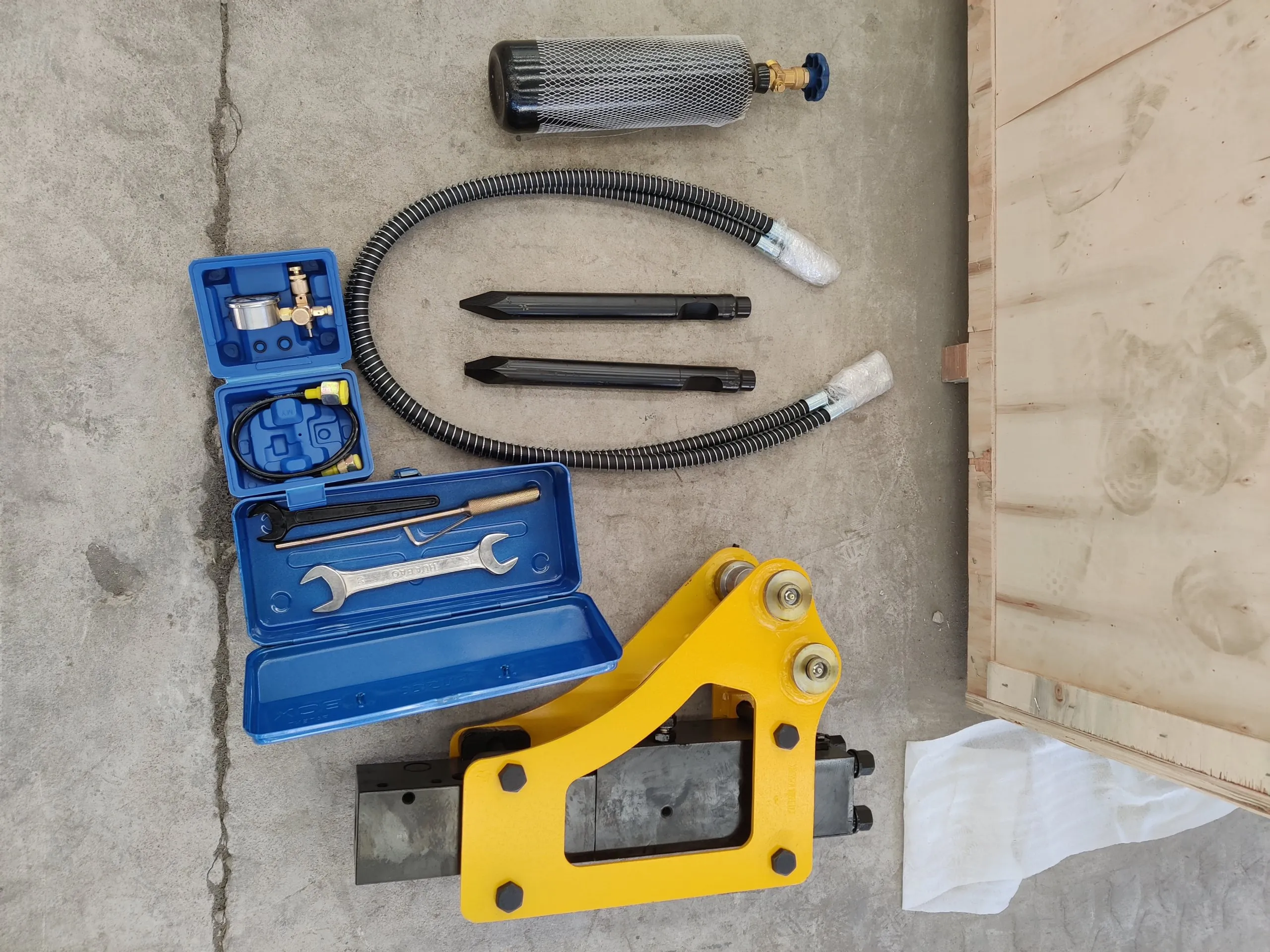 TYPHON Attachments Hydraulic Break Hammer Attachment for Mini Digger USA - Image 12