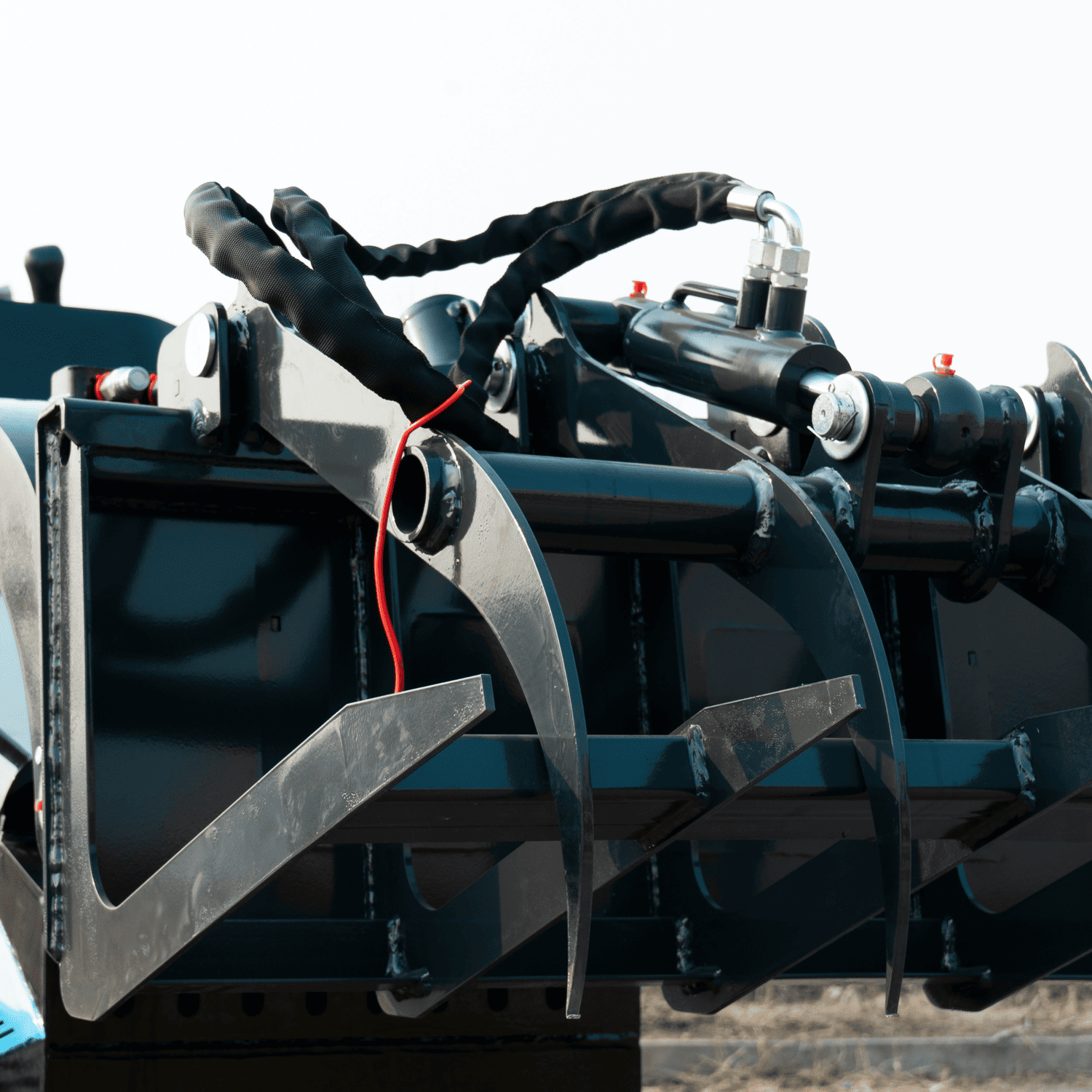 Hydraulic Wood Grabber Attachment Mini Skid Steer TYPHON STOMP X1300 & STOMP 509 - Image 2