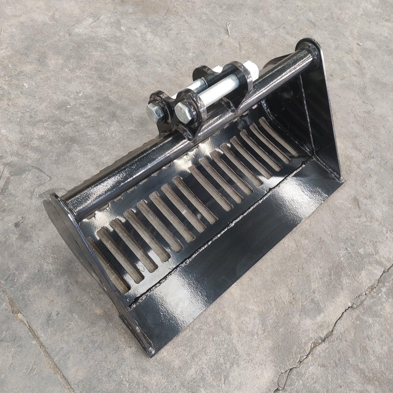 Screening skeleton Bucket Attachment 600mm TYPHON Mini Excavators USA - Image 5