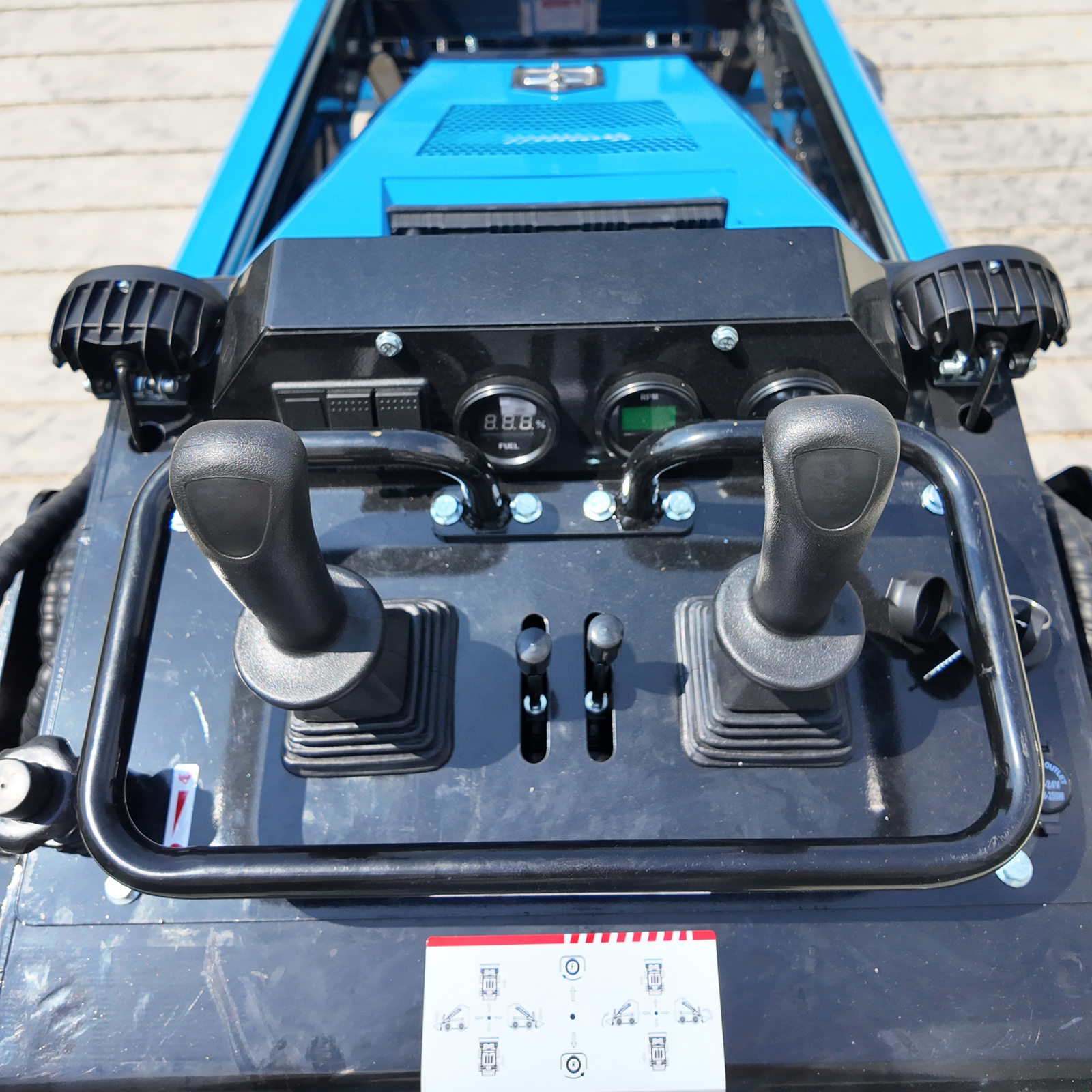 Brand New TYPHON STOMP V900 Mini Track Loader Kubota D1105 25HP Diesel Stand-On Skid Steer EPA / EU Stage V